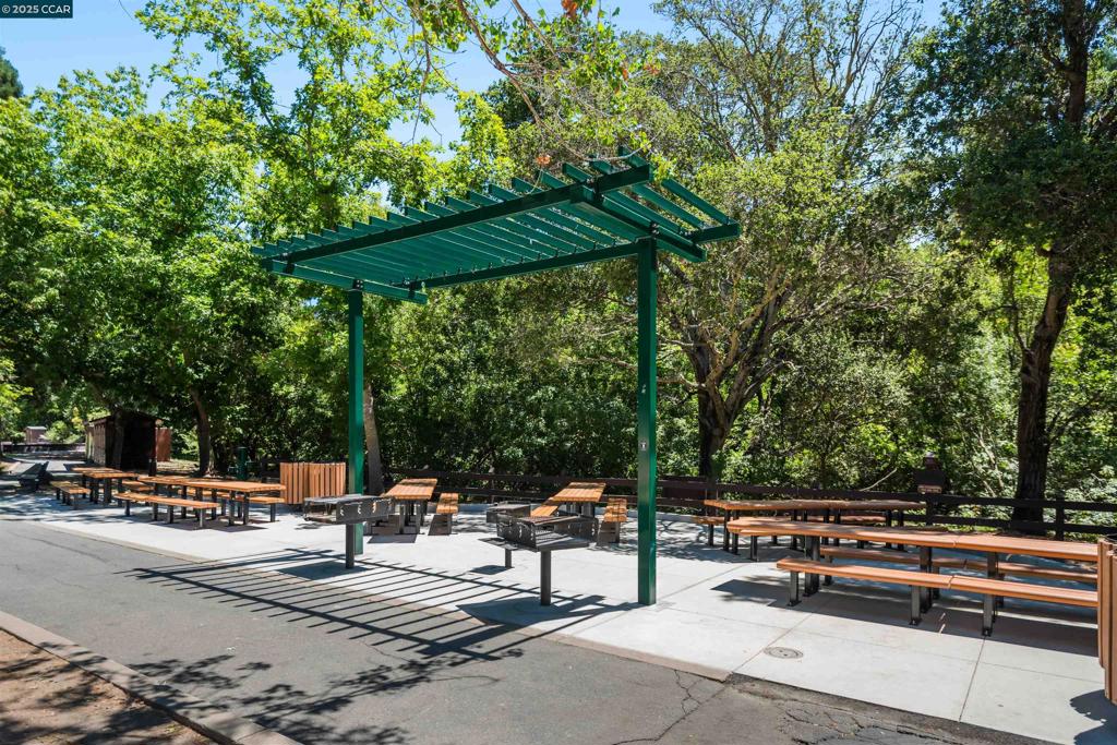 LOMAS MORAGA - Residential