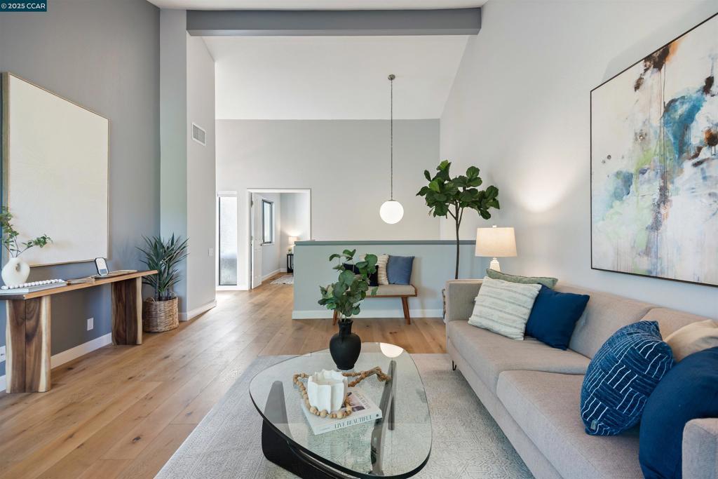 LOMAS MORAGA - Residential