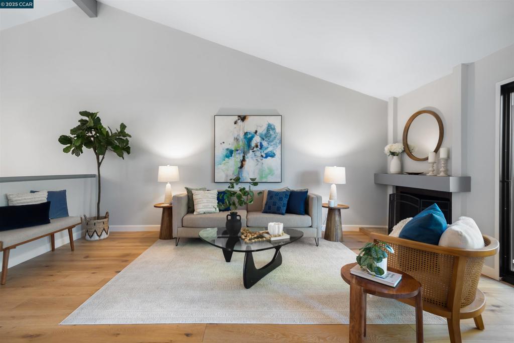 LOMAS MORAGA - Residential