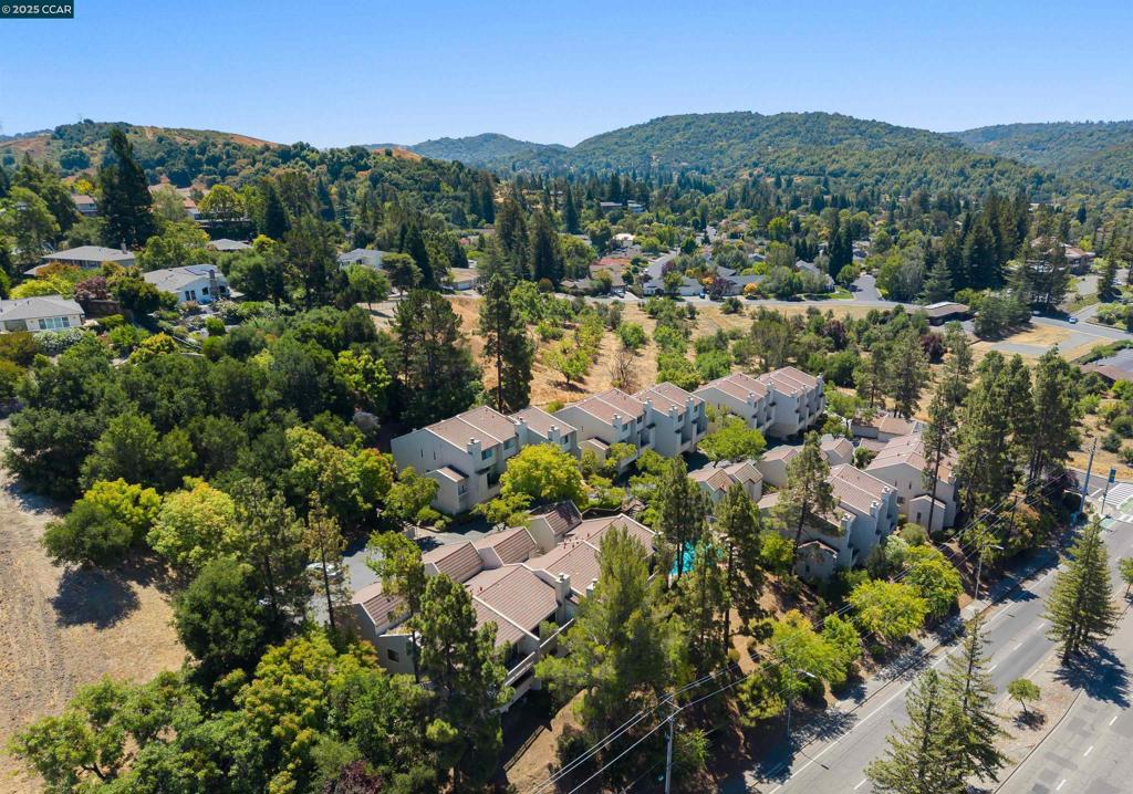 LOMAS MORAGA - Residential