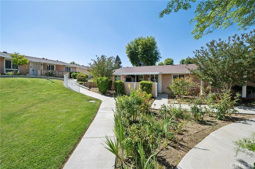 19153 Avenue Of The Oaks
