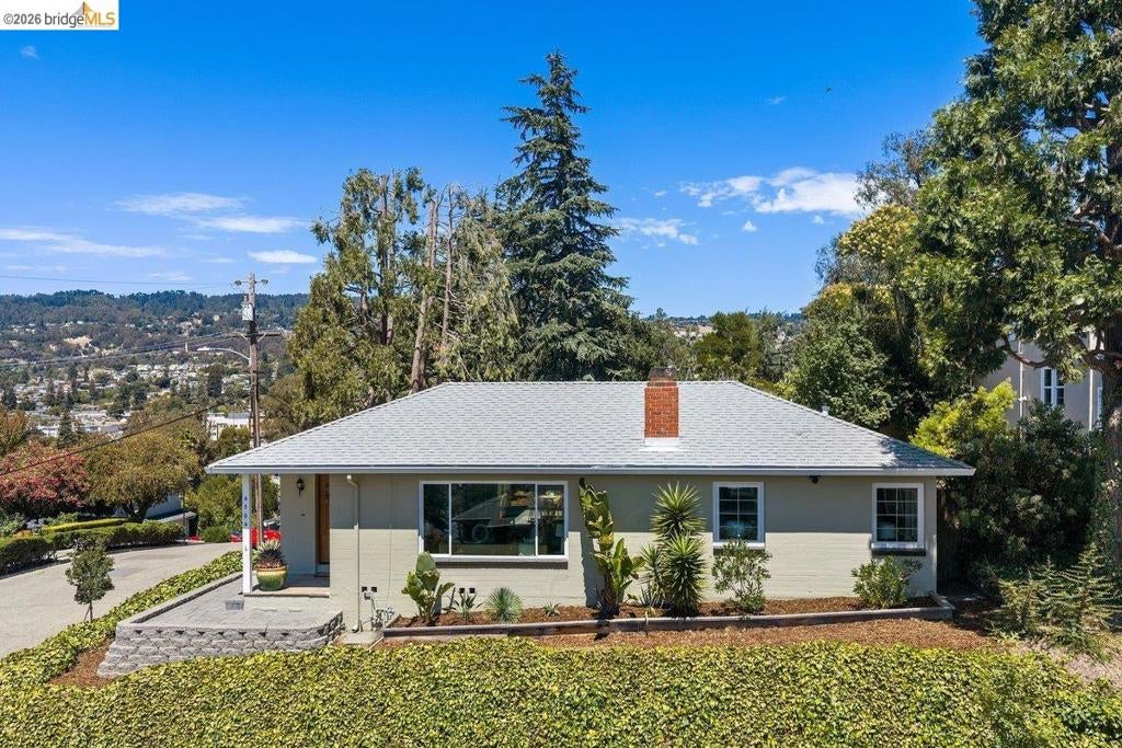 4504 Fairbairn Ave, Oakland CA 94619