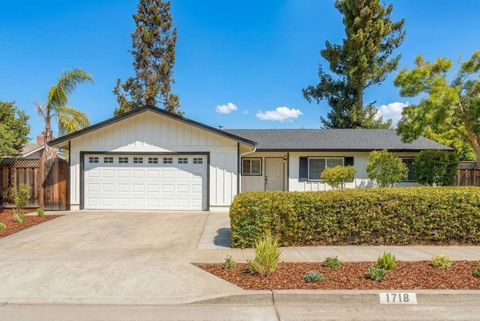 Photo of 1718 Chitamook Court, Sunnyvale, CA 94087 (MLS # ML82040165)