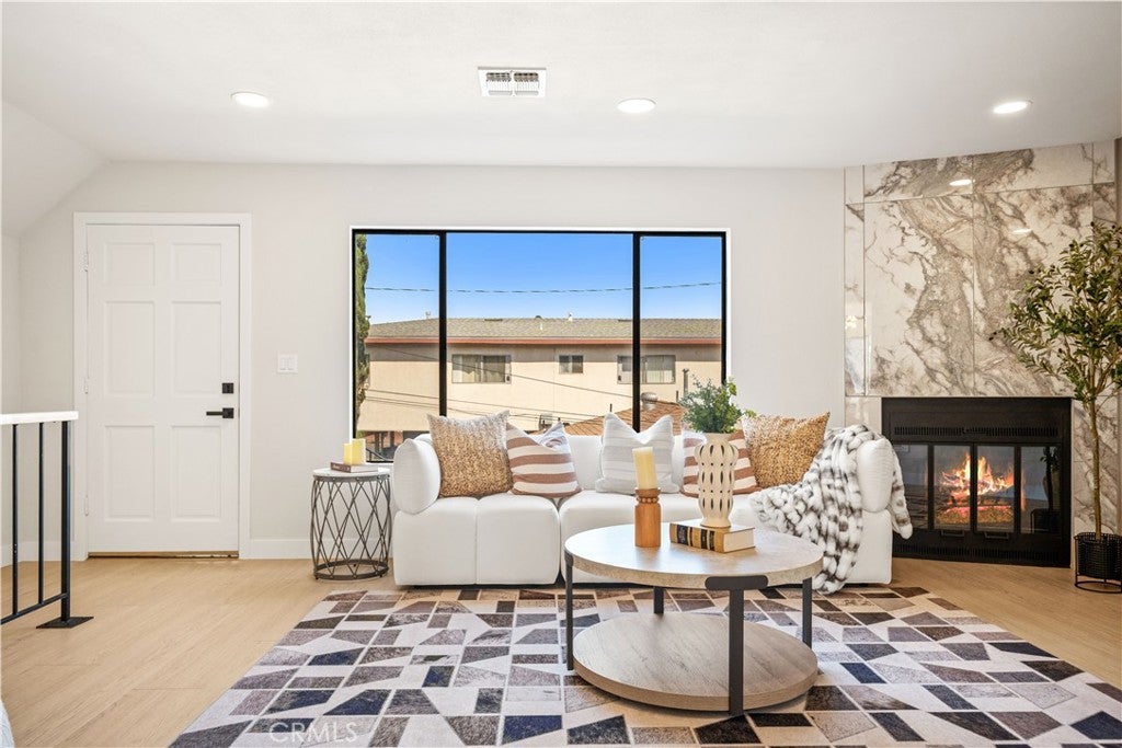 1805 Vine F