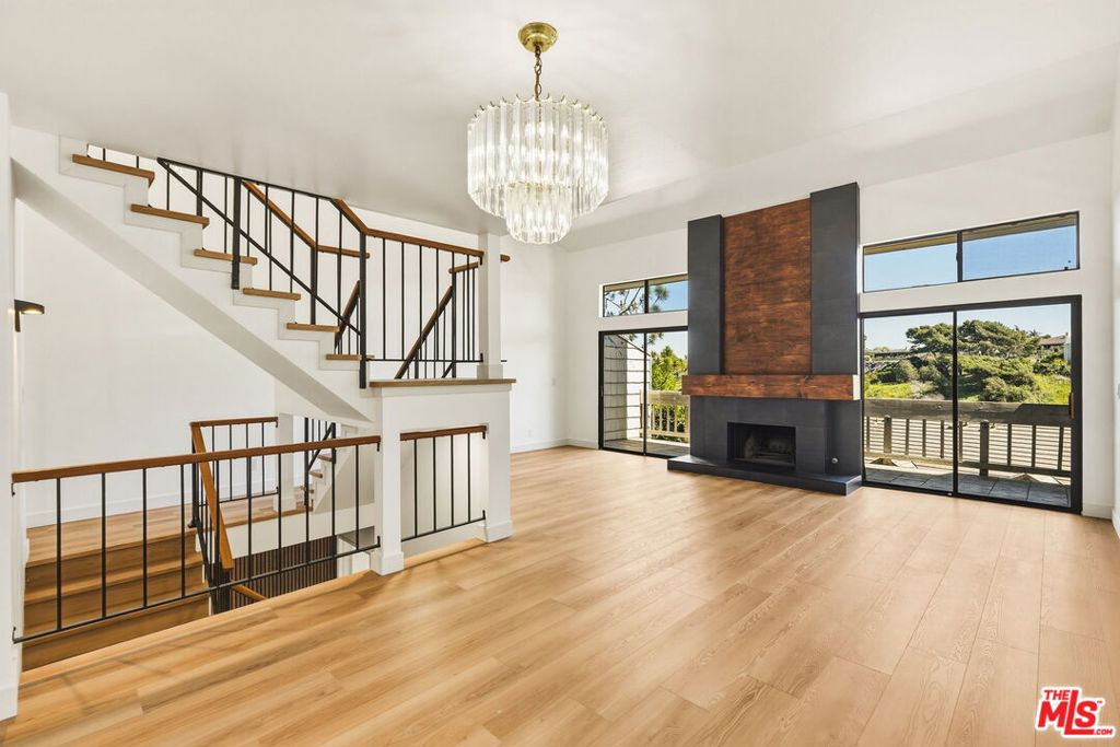 4660 Don Lorenzo Drive B, Los Angeles CA 90008