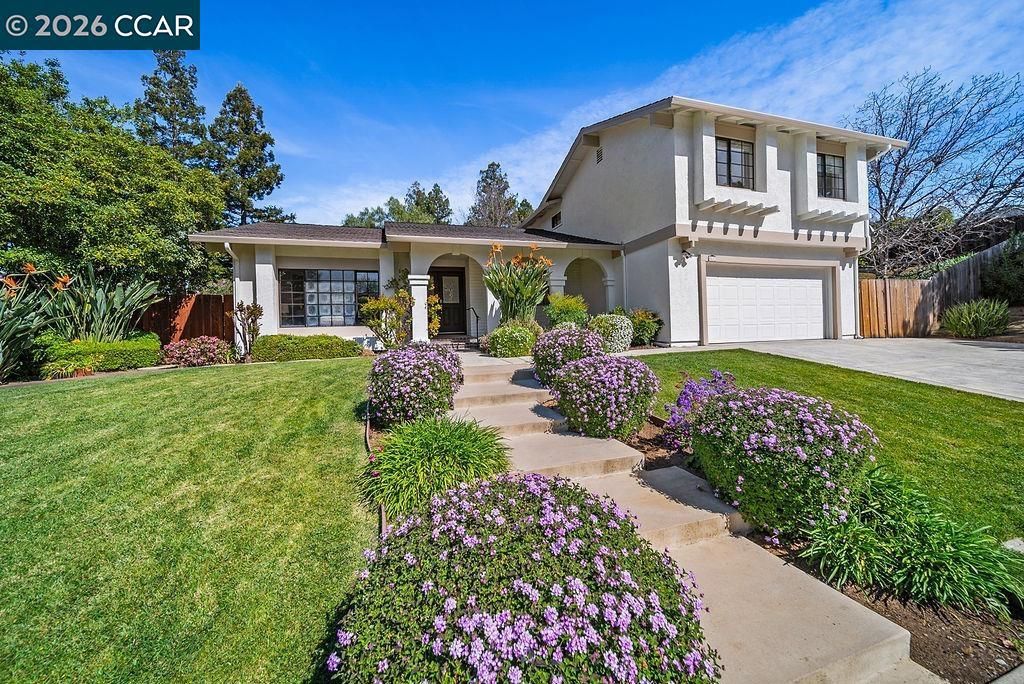 Photo of 5617 Bettencourt Dr Dr, Clayton, CA 94517 (MLS # 41127622)