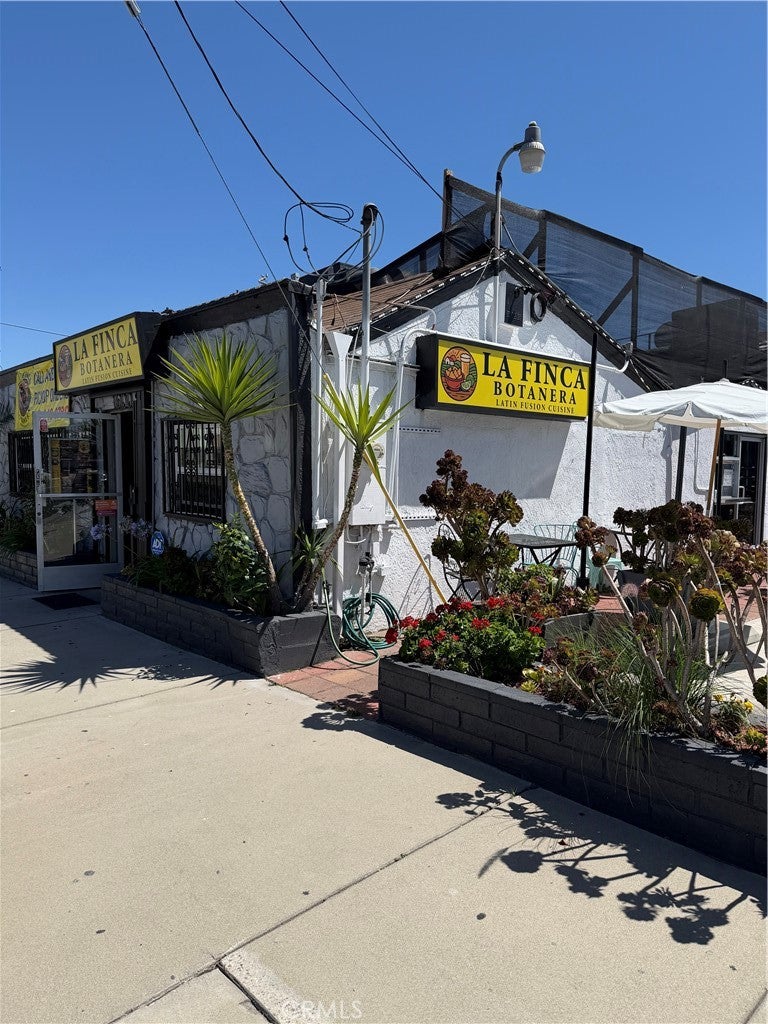 16100 Old Valley