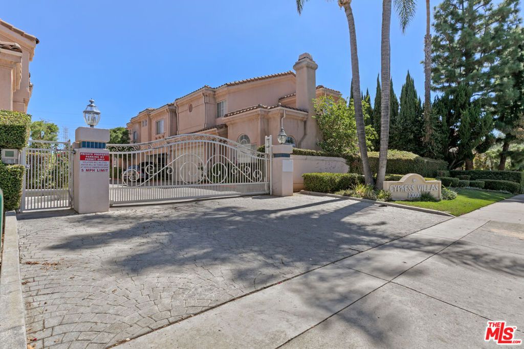 Photo of 10004 Reseda Boulevard #D, Northridge, CA 91324 (MLS # 25596723)