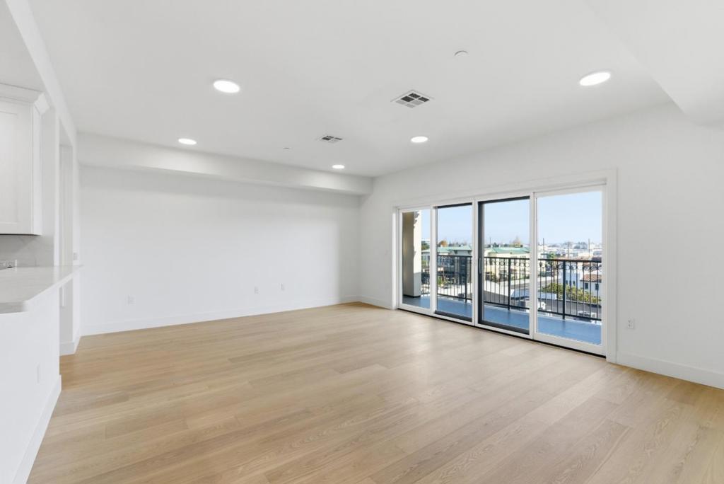 560 El Camino Real 206