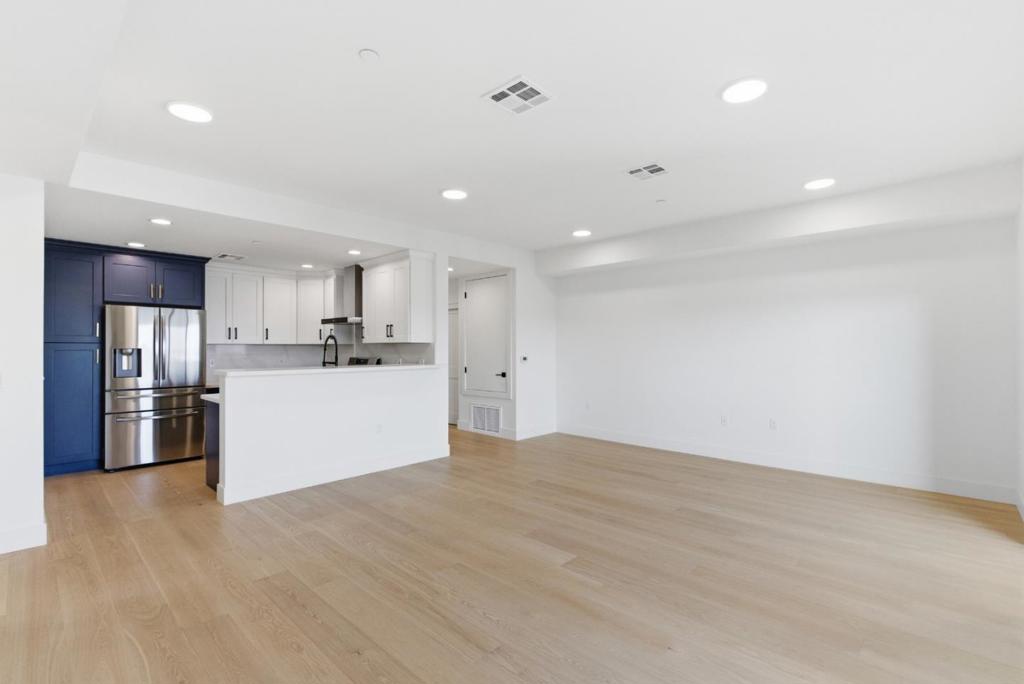560 El Camino Real 206