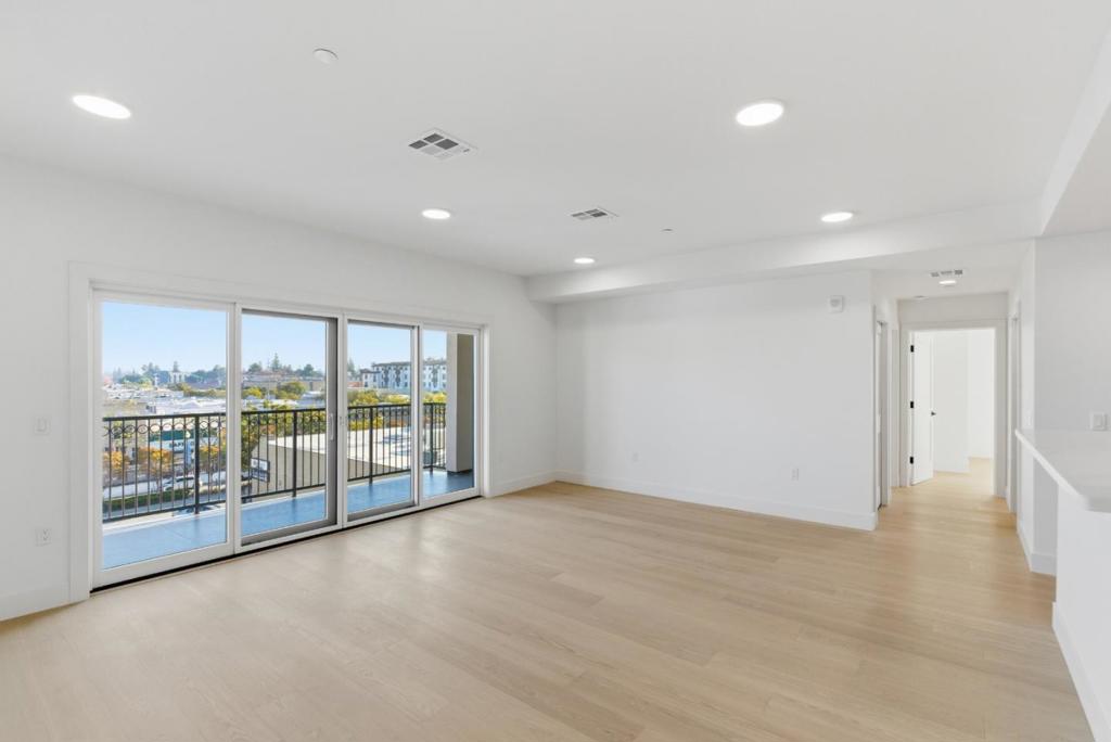 560 El Camino Real 206