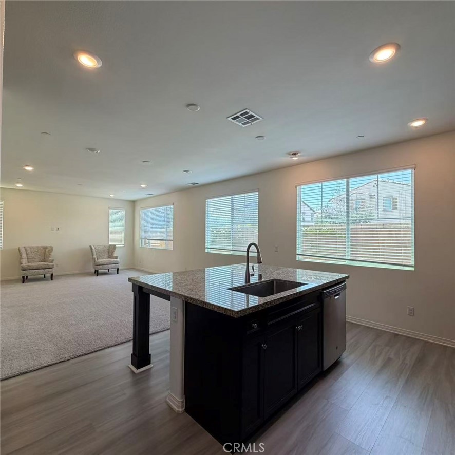 3142 E Mt Rainier