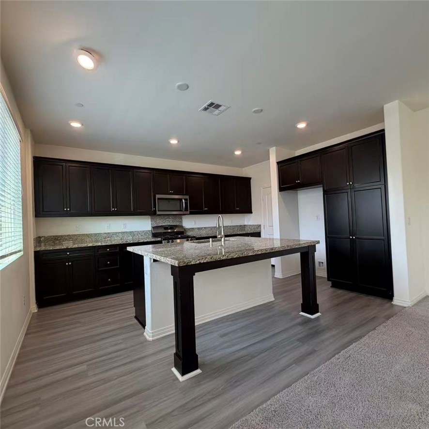 3142 E Mt Rainier