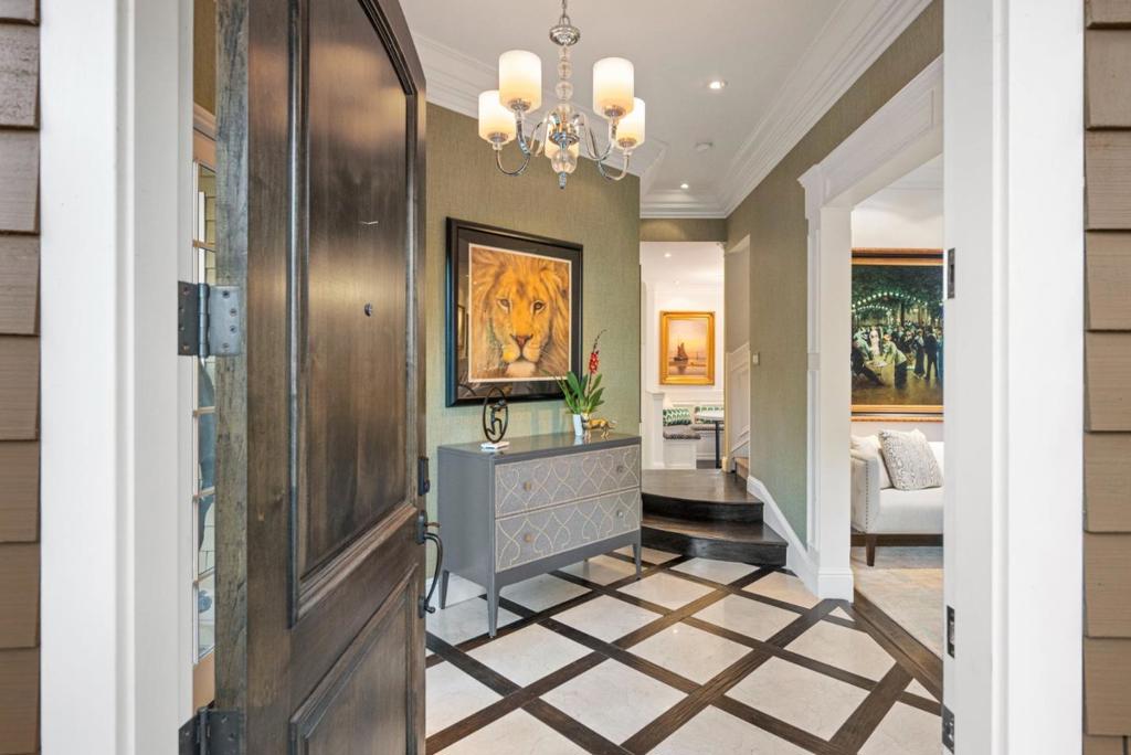537 Hurlingham Avenue
