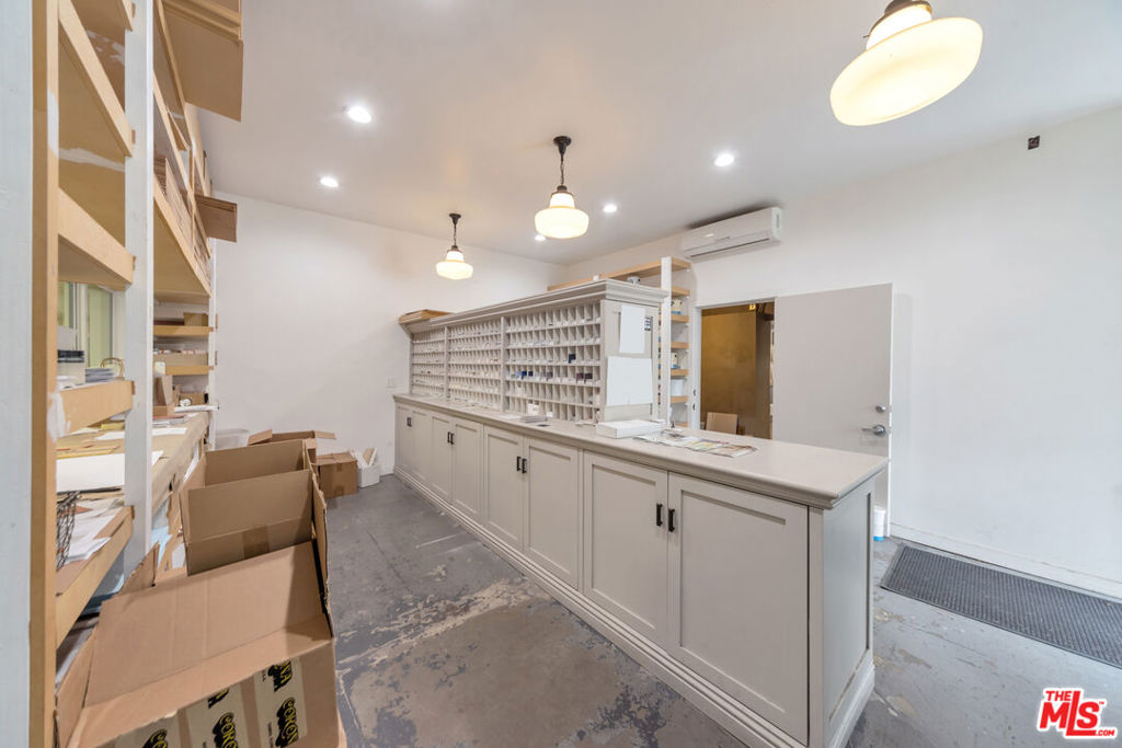10835 Magnolia Boulevard