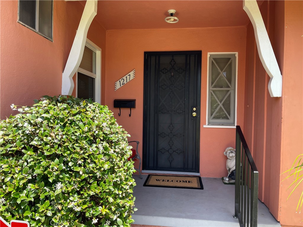 1217 W Barbara Avenue