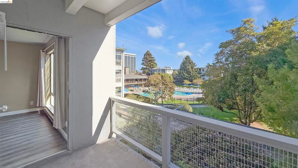 6 Commodore Drive C341