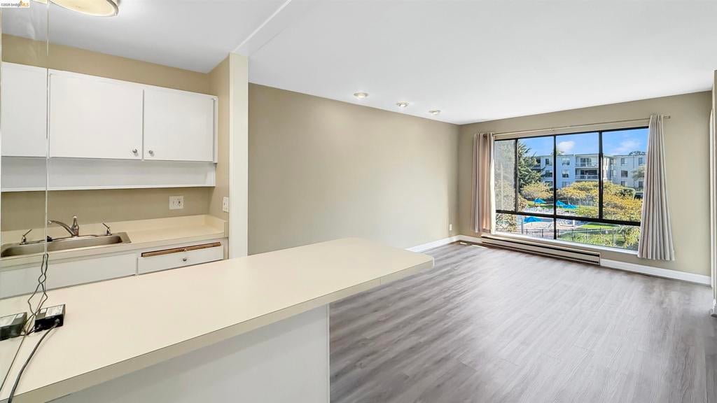 6 Commodore Drive C341