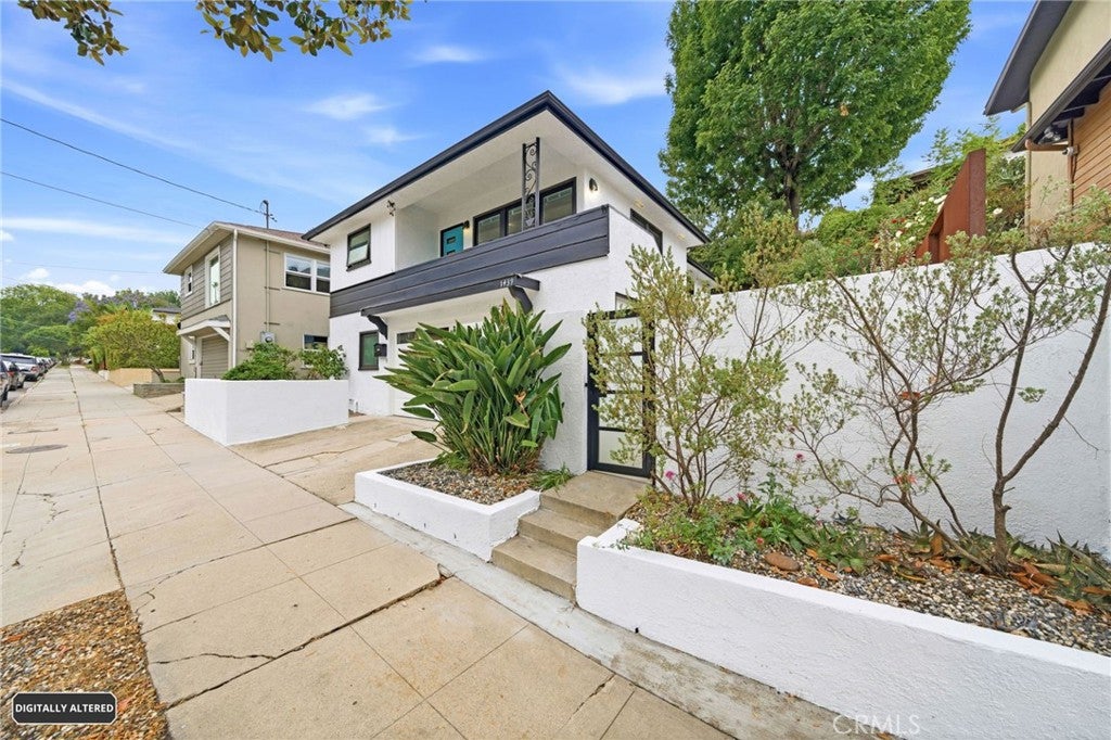1439 El Paso DR