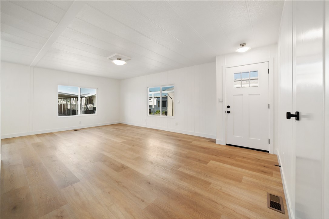 9080 Bloomfield Avenue 285