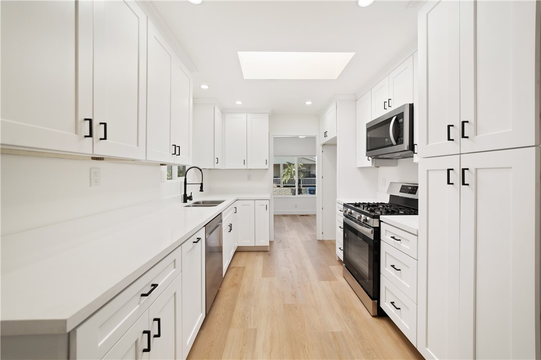 9080 Bloomfield Avenue 285