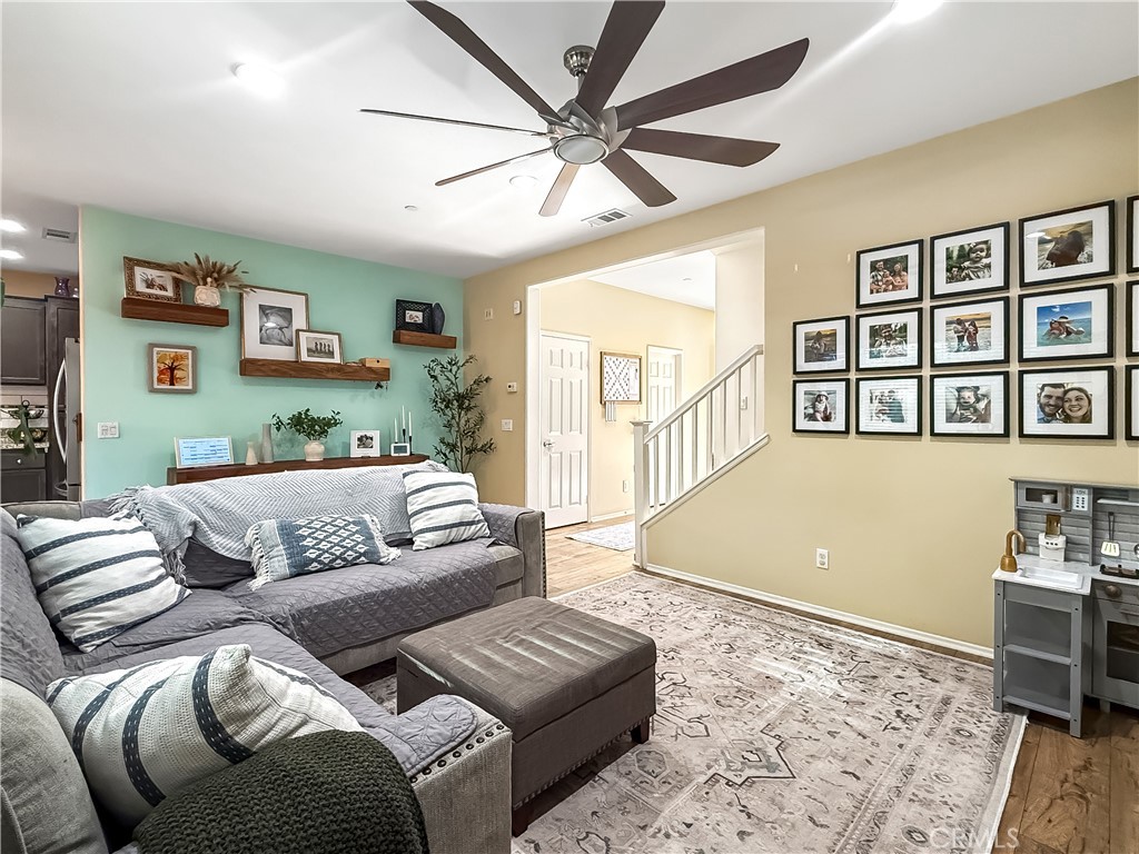 35341 White Camarillo