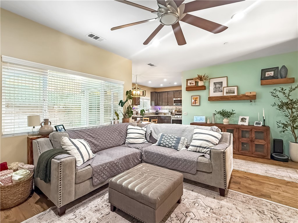 35341 White Camarillo