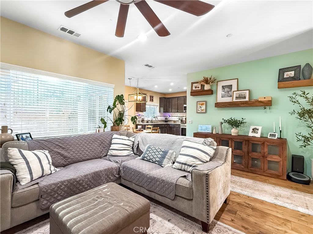 35341 White Camarillo