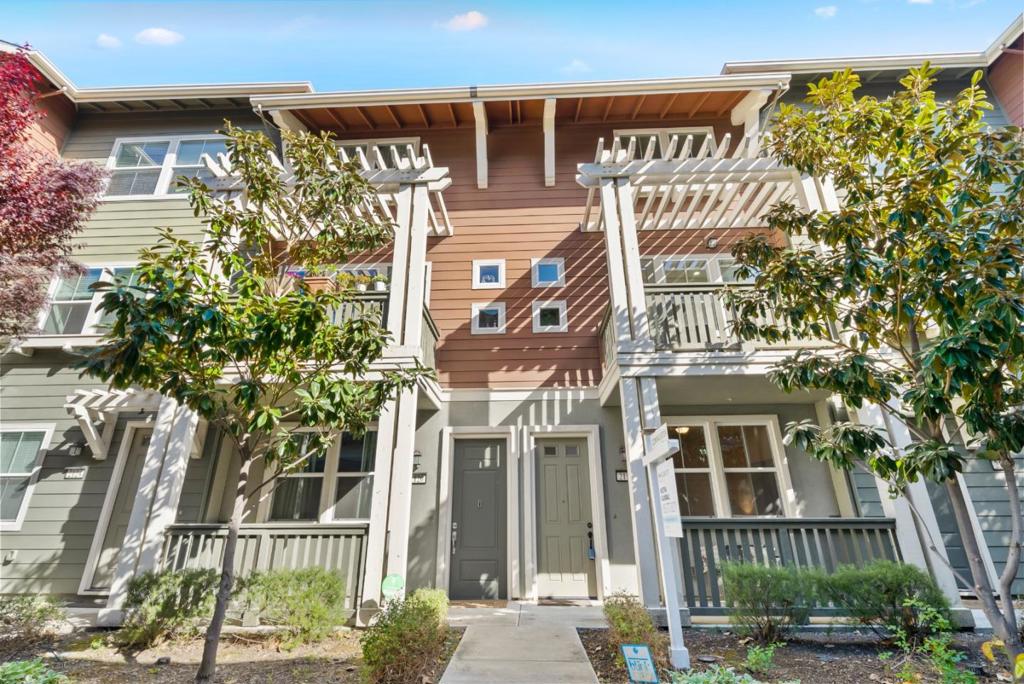 2116 Vincenzo Walkway