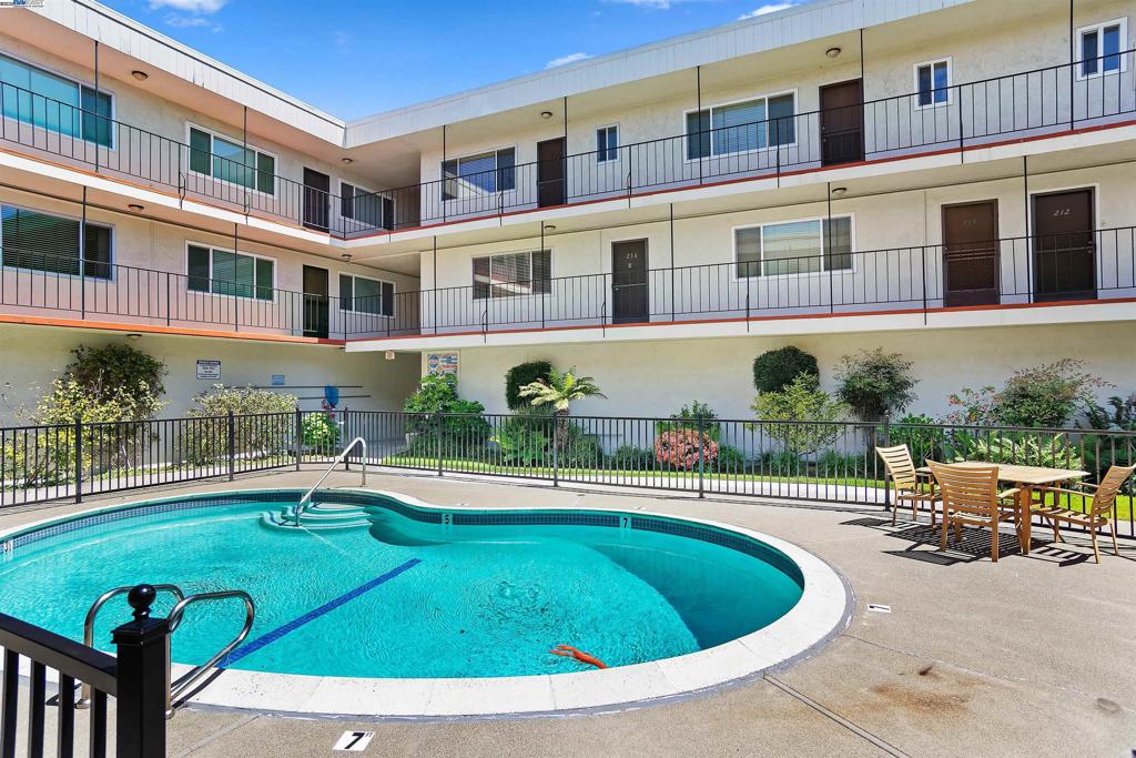 2133 Santa Clara Ave 214