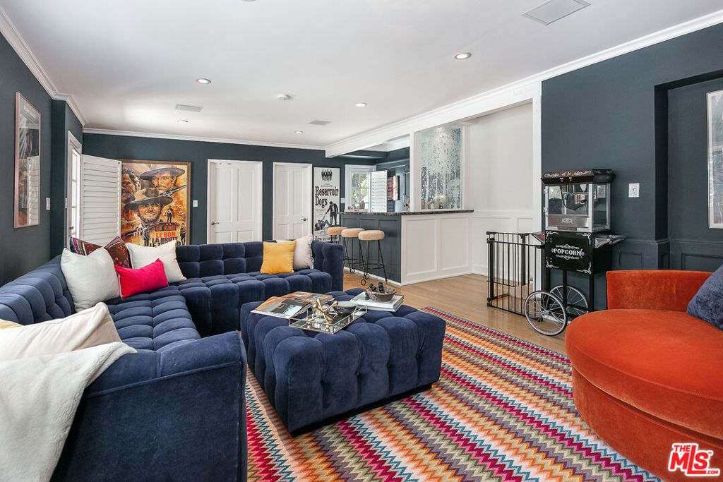 Photo of 657 N Saltair Avenue, Los Angeles, CA 90049 (MLS # 25629885)