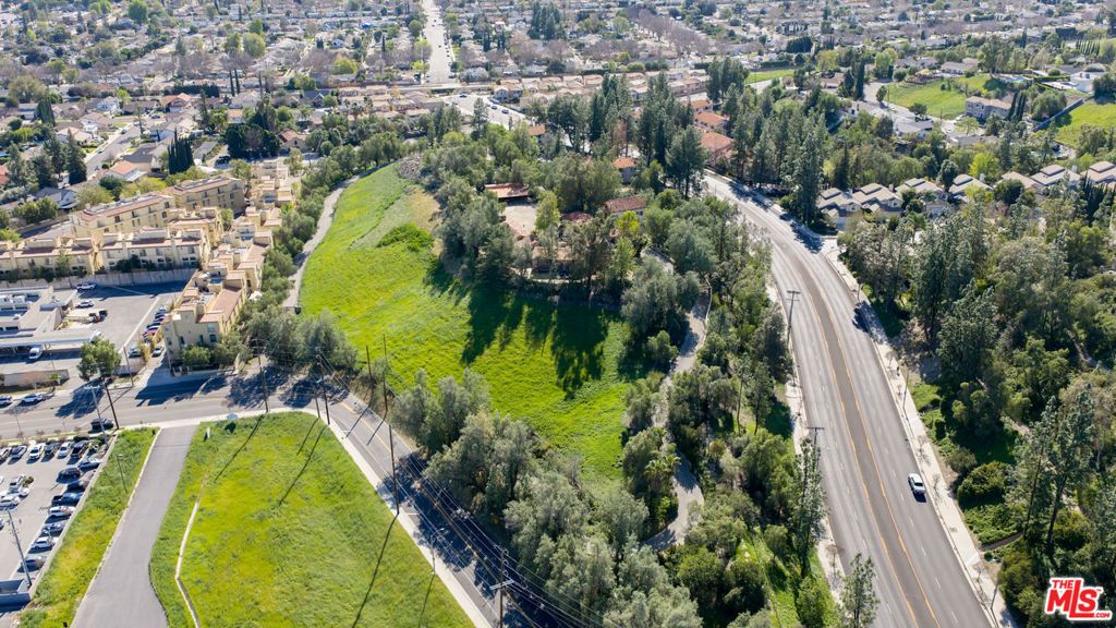 Photo of 7210 Woodlake Avenue, West Hills, CA 91307 (MLS # 26665131)