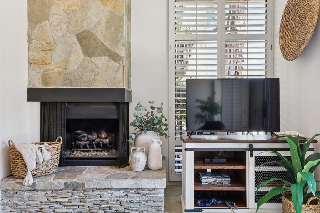 7126 Marina Pacifica Drive N