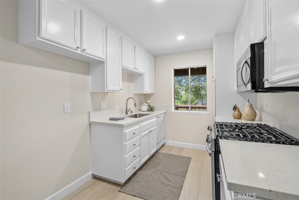listing image 130721587384621094721
