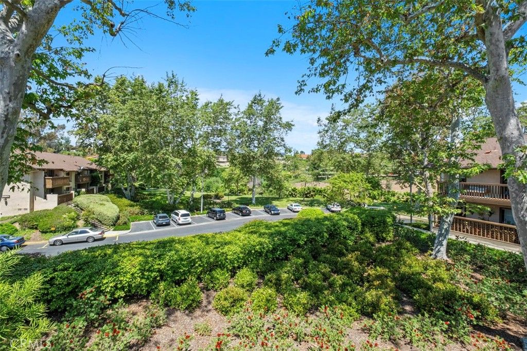 listing image 130725608565641960052