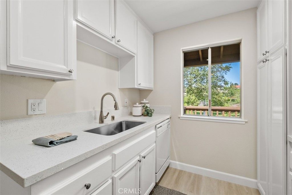 listing image 130720177513527247971