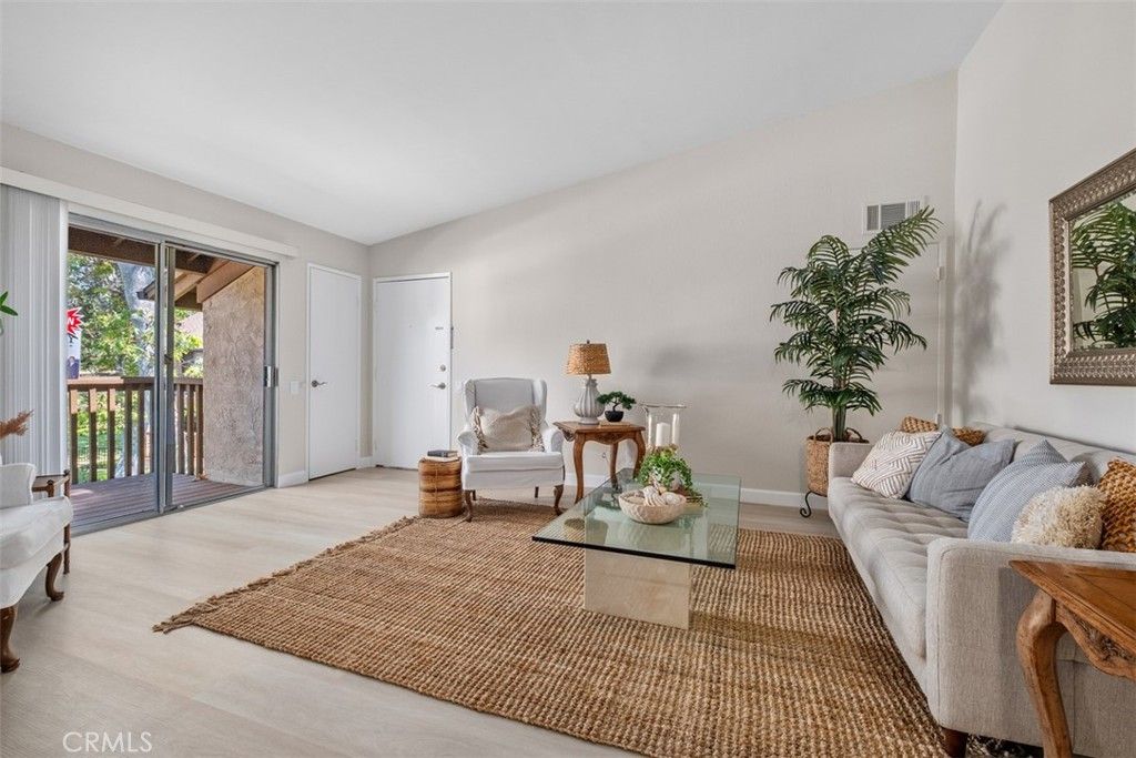 listing image 130720470733422060066