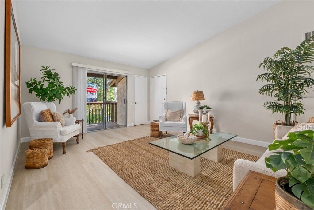 listing image 130729901014086296158