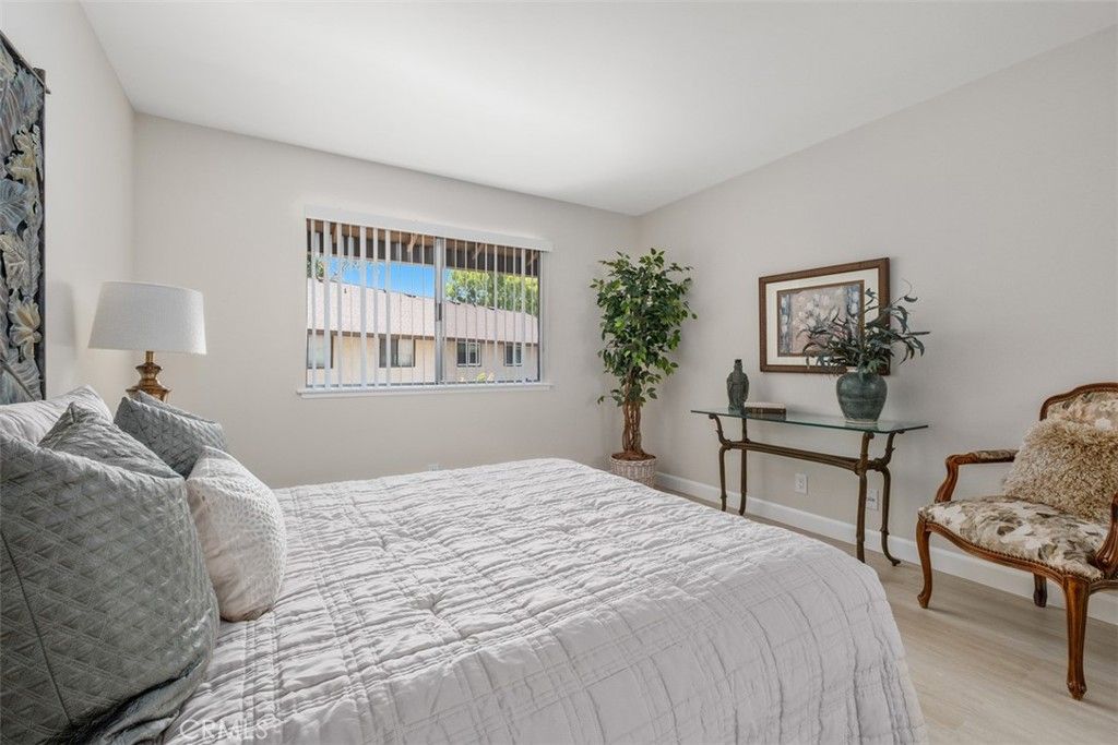 listing image 130723614990283790208