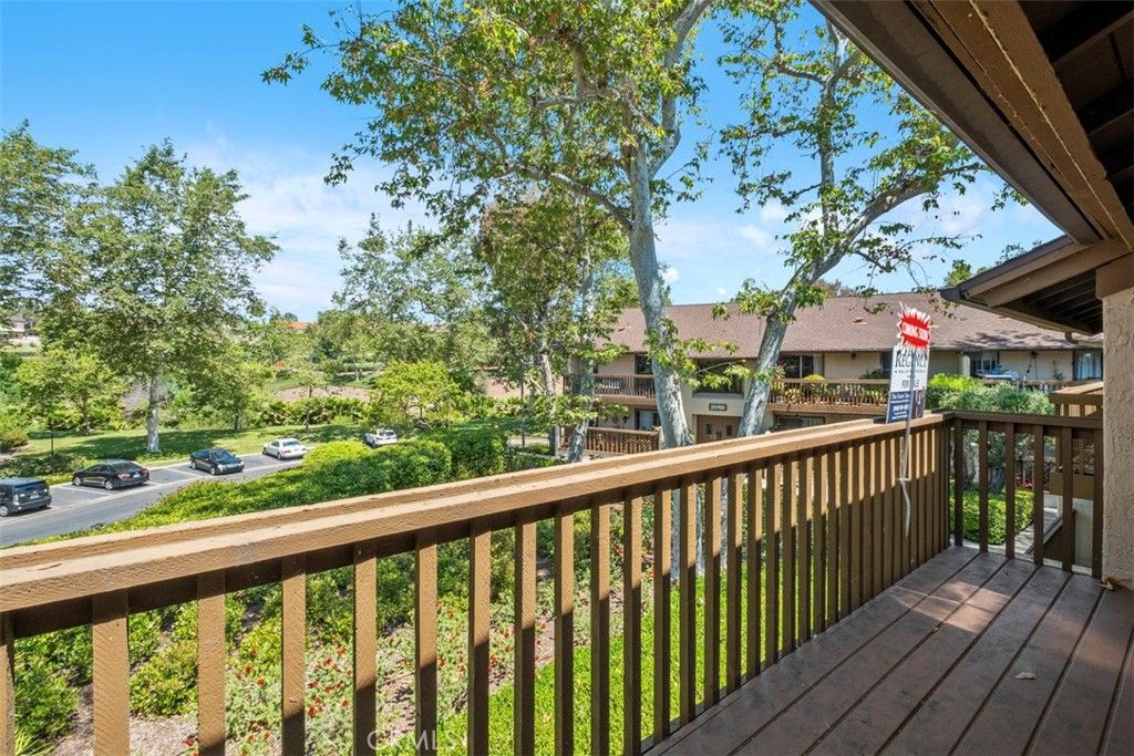 listing image 130729410344833381951