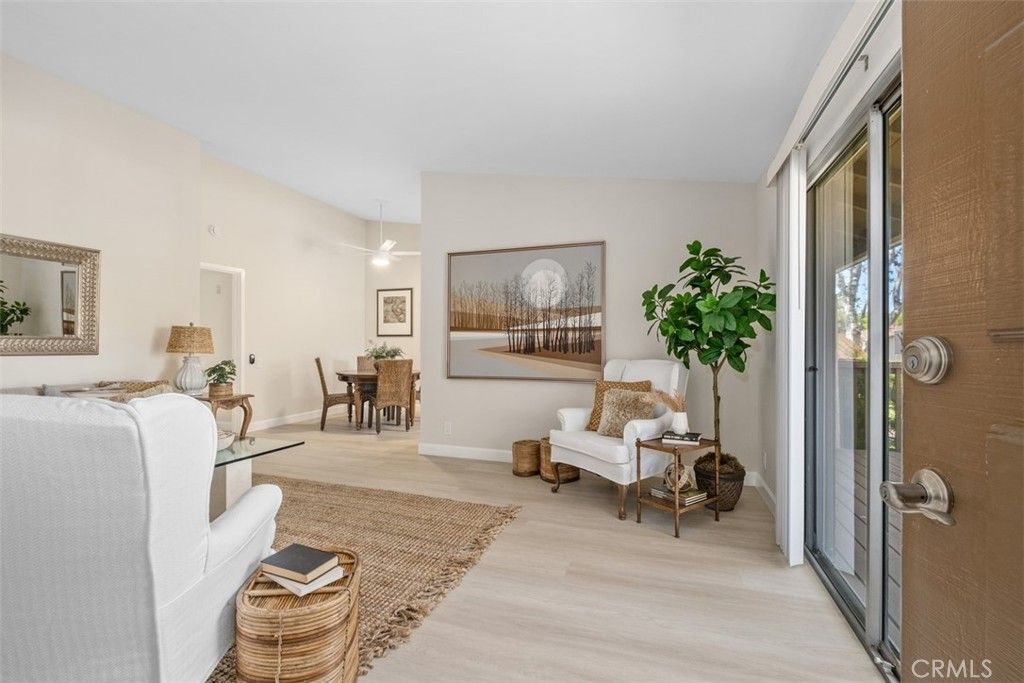 listing image 130720999346071278375
