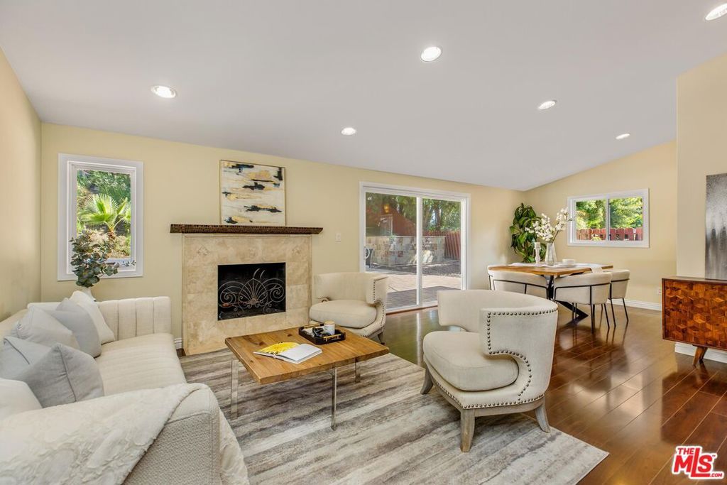 Photo of 20411 Hatteras Street, Woodland Hills, CA 91367 (MLS # 26722133)