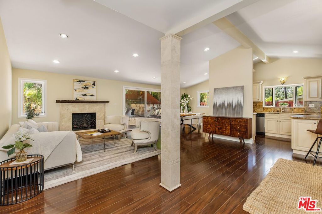 Photo of 20411 Hatteras Street, Woodland Hills, CA 91367 (MLS # 26722133)