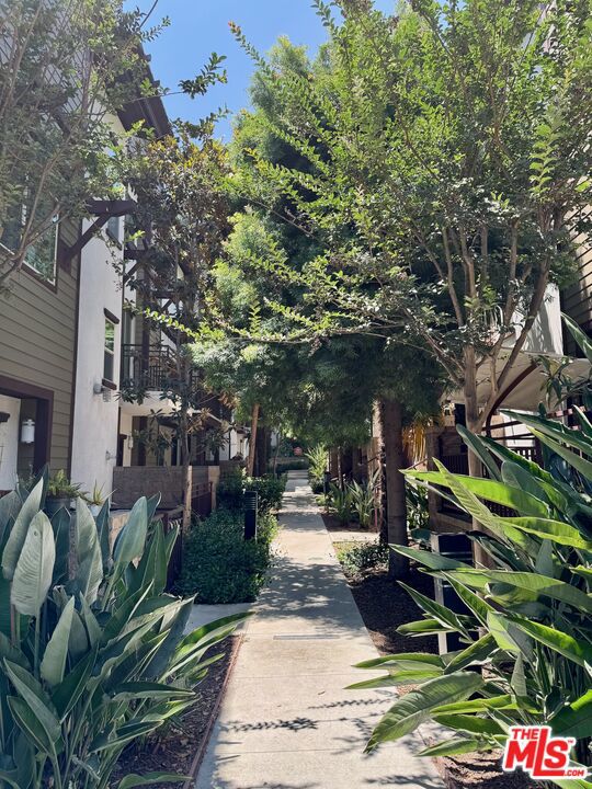 1627 Echo Park Avenue 2