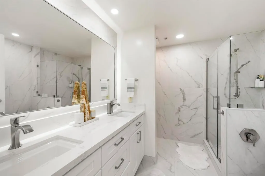 San Diego, California 92101, United States, 3 Bedrooms Bedrooms, ,3 BathroomsBathrooms,Residential,Active,217060