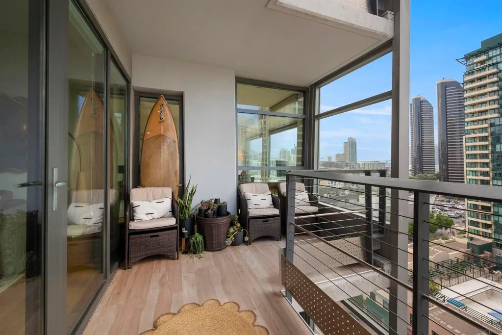 San Diego, California 92101, United States, 3 Bedrooms Bedrooms, ,3 BathroomsBathrooms,Residential,Active,217060