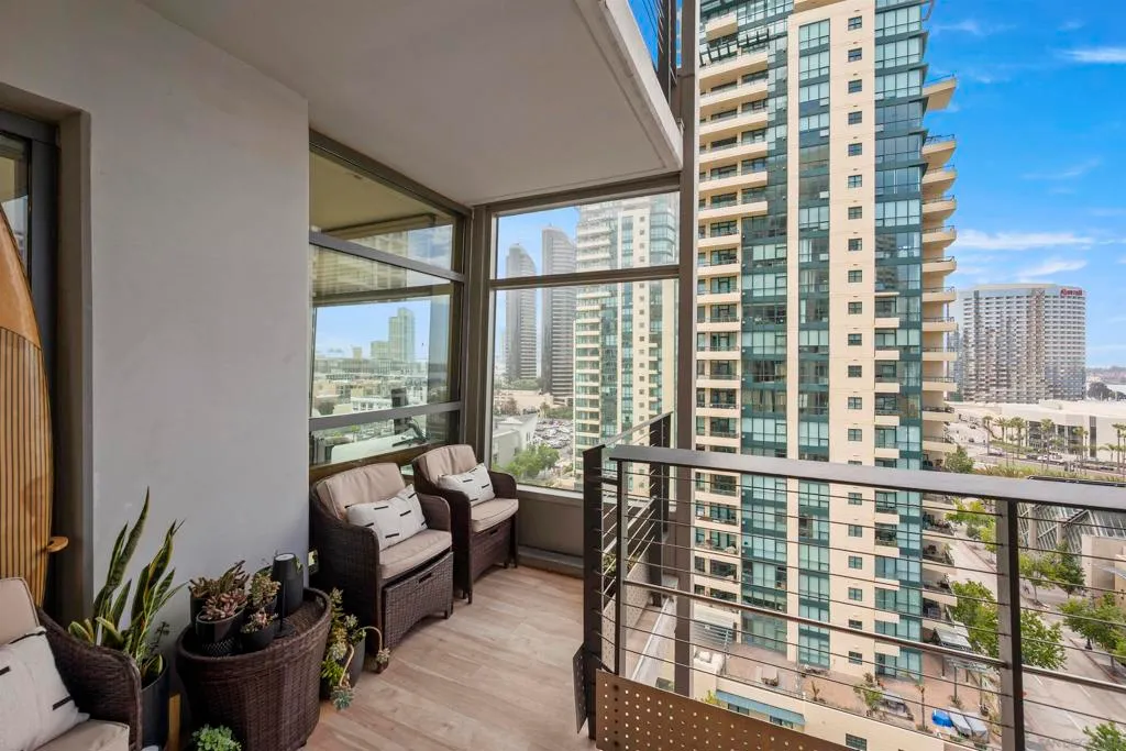 San Diego, California 92101, United States, 3 Bedrooms Bedrooms, ,3 BathroomsBathrooms,Residential,Active,217060