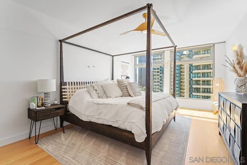 San Diego, California 92101, United States, 3 Bedrooms Bedrooms, ,3 BathroomsBathrooms,Residential,Active,217060