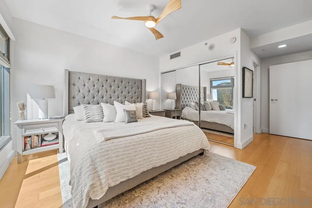 San Diego, California 92101, United States, 3 Bedrooms Bedrooms, ,3 BathroomsBathrooms,Residential,Active,217060