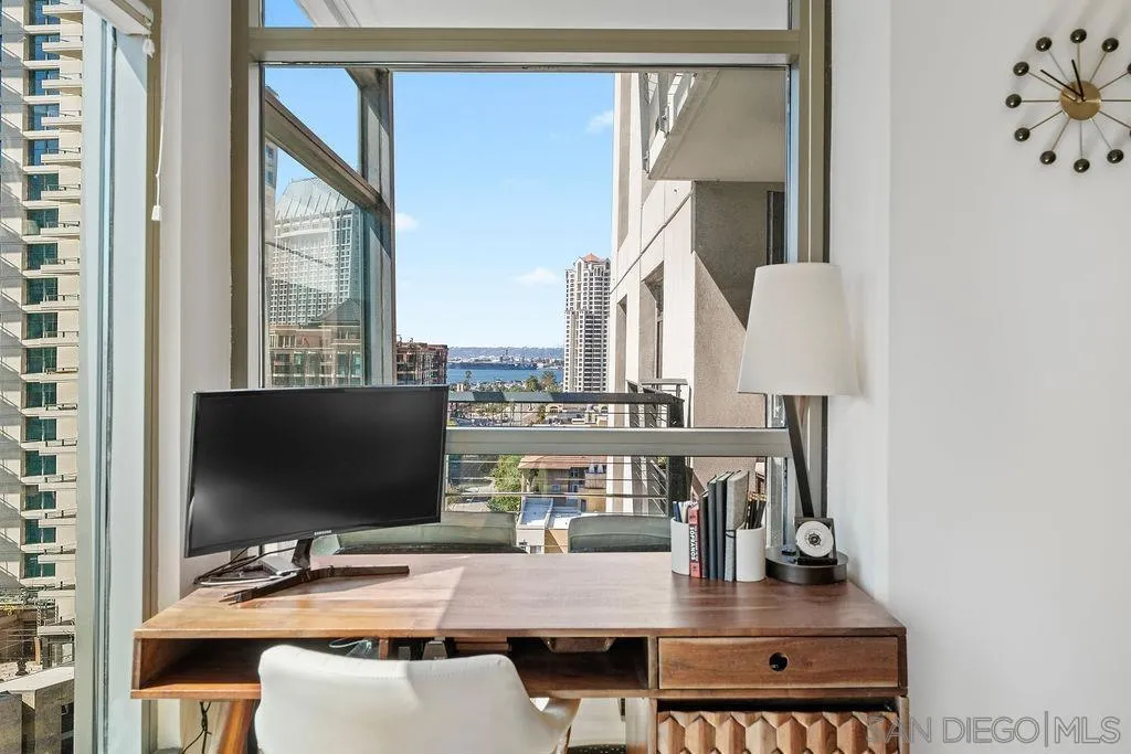 San Diego, California 92101, United States, 3 Bedrooms Bedrooms, ,3 BathroomsBathrooms,Residential,Active,217060